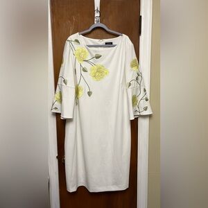 🆕Tahari Floral Embroidered White Dress. 20 W